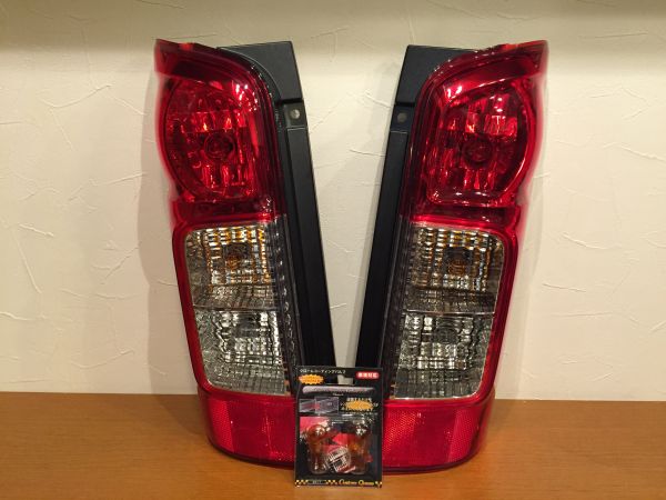 美品】NV350 キャラバン 純正 テールランプ 左右セット