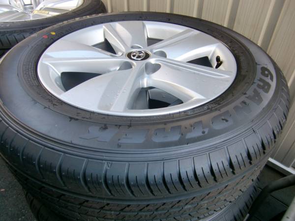 ハリアー ZSU60 225/65R17+純正アルミ4本ダンロップ 新車外し_1
