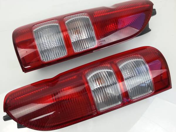 MKU26★ハイエース 200系 テールランプ左右 送料無料