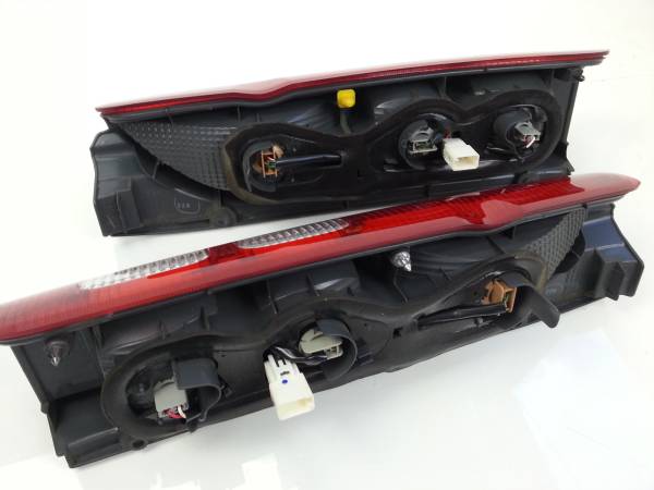 MKU26★ハイエース 200系 テールランプ左右 送料無料