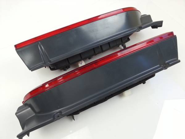 MKU26★ハイエース 200系 テールランプ左右 送料無料