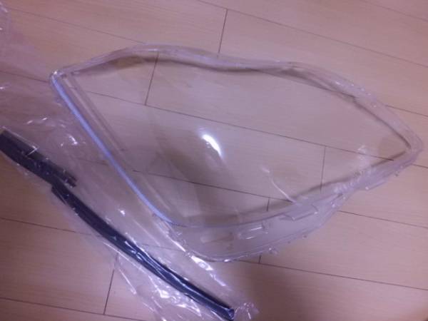 即決 クラウン 18 ヘッドライト レンズ　右 美品