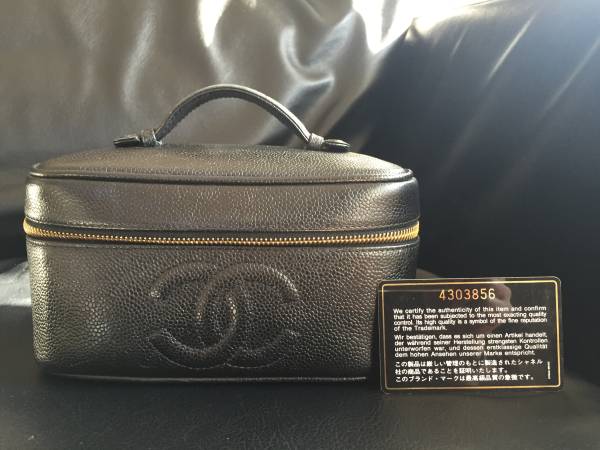 CHANELバニティキャビアスキン黒シャネルポーチ