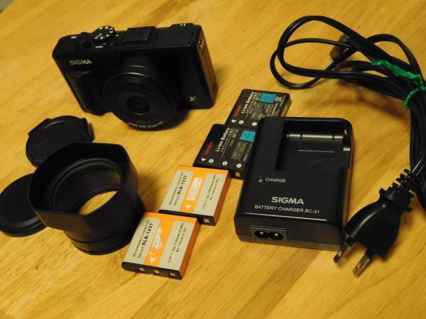 SIGMA DP2◇フード◇自動開閉キャップ◇バッテリー4個付き
