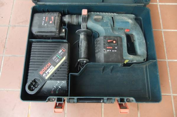 中古 BOSCH製 充電式 ハンマードリル GBH24V バッテリー2個箱付