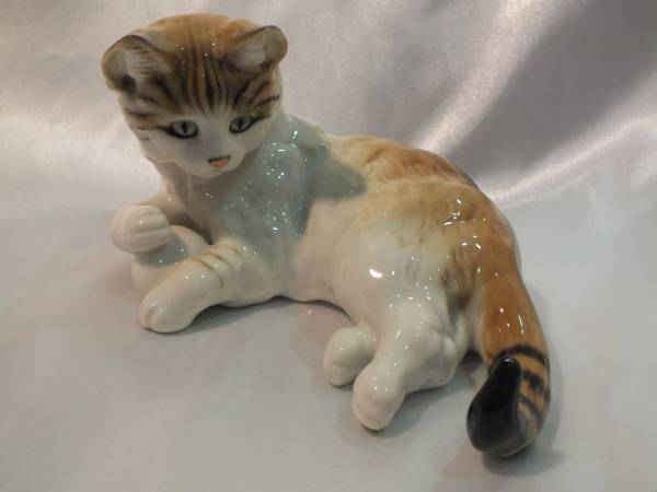 HUTSCHENREUTHER フッチェンロイター　猫のフィギュリンその1