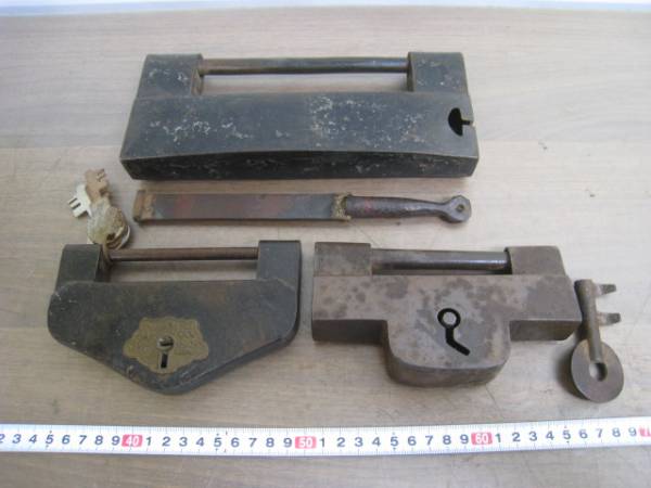 ●22 レトロ 古い蔵の鍵 錠前 南京錠 和錠 鉄製