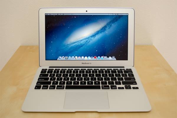【美品・1円】 MacBook Air 11.6/i5 1.3GHz/4GB/128GB US