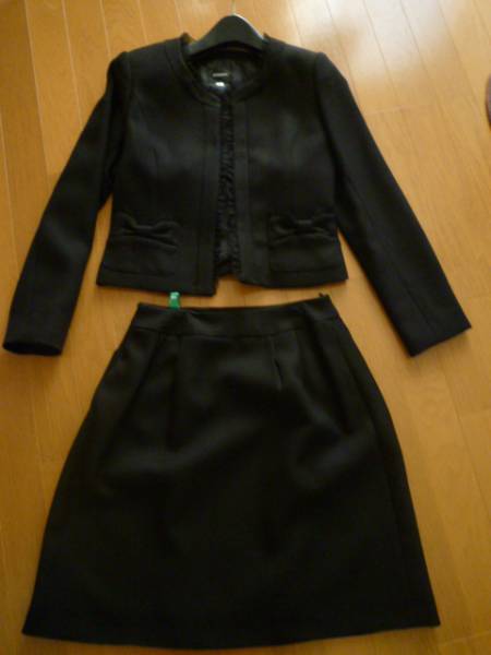 美品☆ 卒園、卒業式に ブラックスーツ(コサージュ付き)