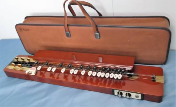 鈴木楽器　電気大正琴　【砂丘ソプラノ】　専用ケース付き