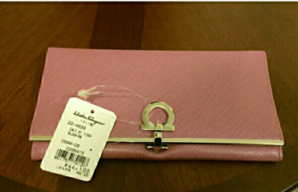 新品☆未使用☆正規品 フェラガモ 長財布 ピンク ガンチーニ FERRAGAMO 