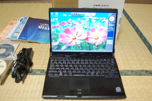 富士通 LOOX R/B50 FMVLRB50P 軽量　送料込み