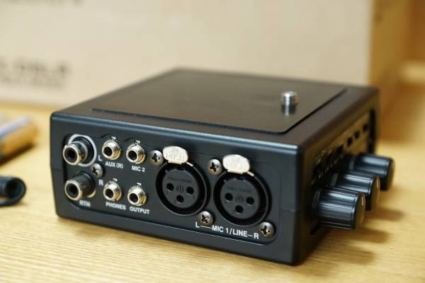 中古良品 AZDEN FMX-DSLR ポータブルミキサー 元箱付属