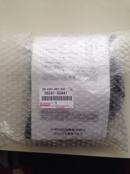 新品 トヨタ純正iPod/USBケーブル 08541-00441