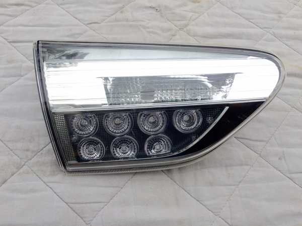 ZGE20系 ウイッシュ 後期 左テールランプ 68-20