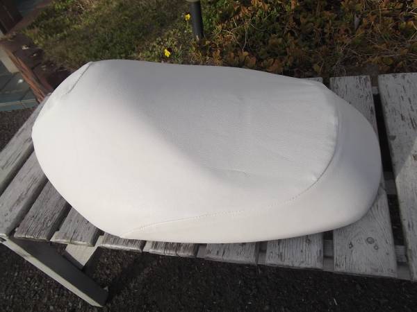 ディオ　AF62・68　ホワイトシート　表皮新品