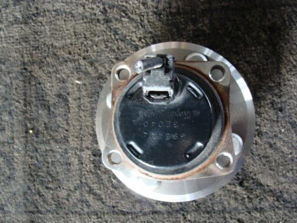 シエンタNCP81Gリアハブ