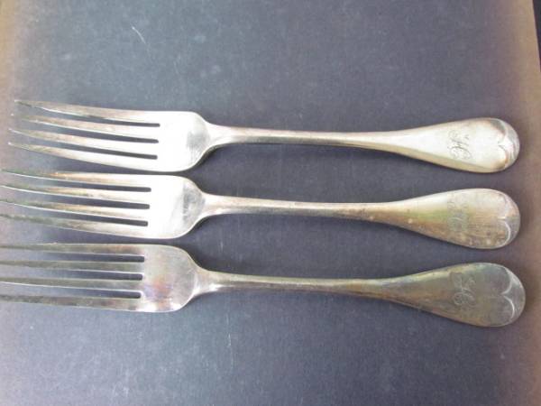 アンティーク銀メッキのずっしりとしたフォーク Hのイニシャル　