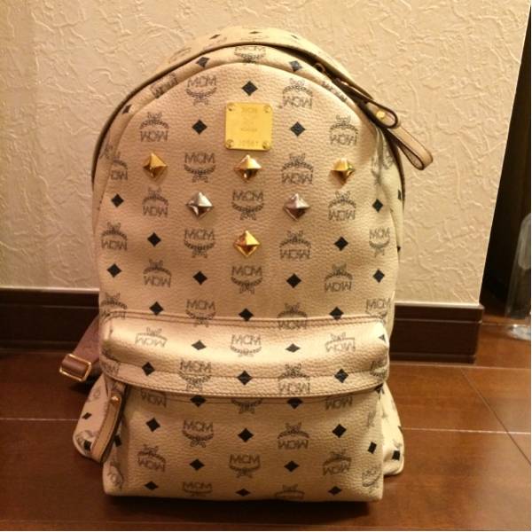 新品同様☆MCM スタッズ リュック パックパック ベージュ MCM人気