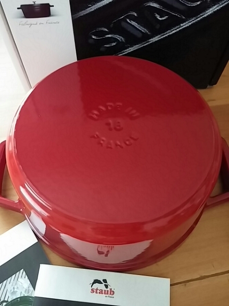 美品♪ staub ストウブ ココットラウンド 18cm チェリーレッド staub