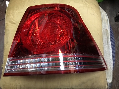 １８クラウンアスリートテール右　ＬＥＤ全交換済　補修傷無！