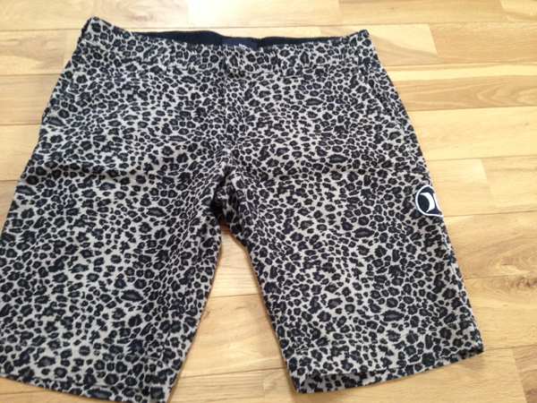 美品☆Hurley×Ｄickiesコラボハーフパンツ 34 レアコラボ豹柄