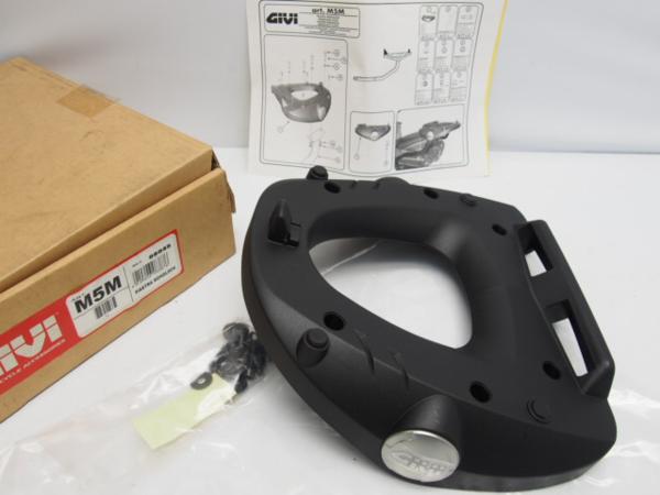 GIVIトップケースM5Mベース.フォルツァPCX125マジェスティ