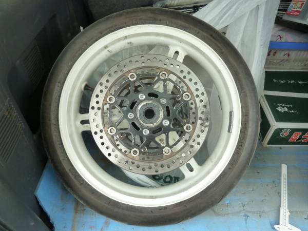 GSX-R1000K1K2フロントホイール、タイヤ検K3K4K5K6K7～