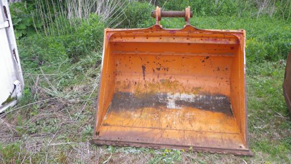 日立タイヤバックホー用排雪用バケット ホイール式油圧ショベル