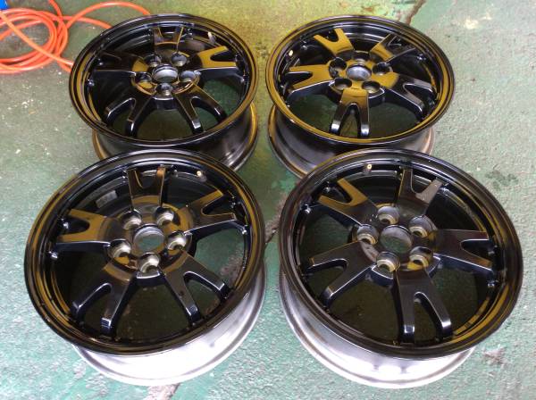 ホイール・15インチ中古30プリウス後期純正アルミ4本set メルカリ 30系 