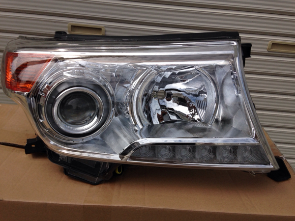 ランドクルーザー ランクル200 プロジェクターヘッドライト右