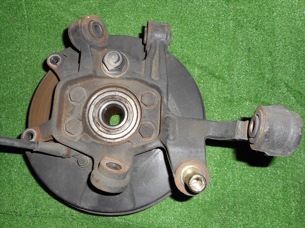 スカイライン 日産 HR34 リアナックル 右