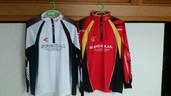 ダイワ スペシャル白と赤シャツとジャンパーのセット ダイワスペシャル