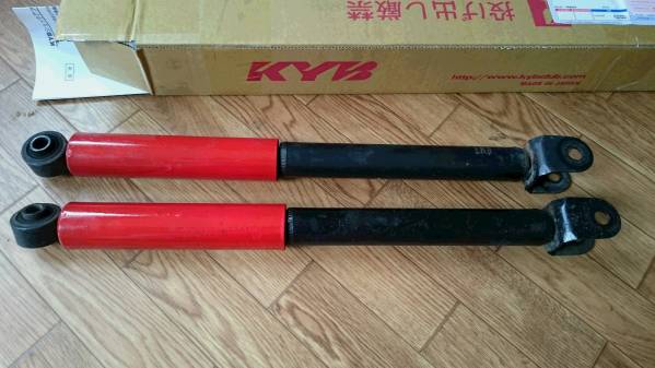 ★ダイハツミラＬ710Ｓムーブ910Ｓ　リア純正アブソーバーＫＹＢ