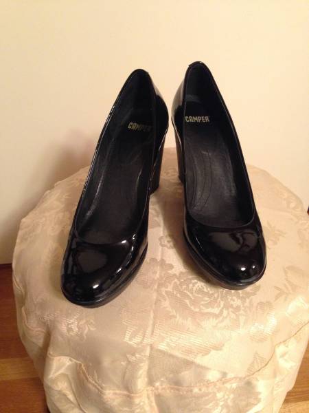 Campers カンペール エナメル　ブラックパンプス 37