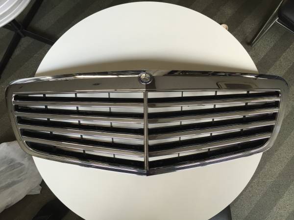 ベンツ　Ｓクラス　Ｗ２２１　フロントグリル　純正品　Ｓ５００