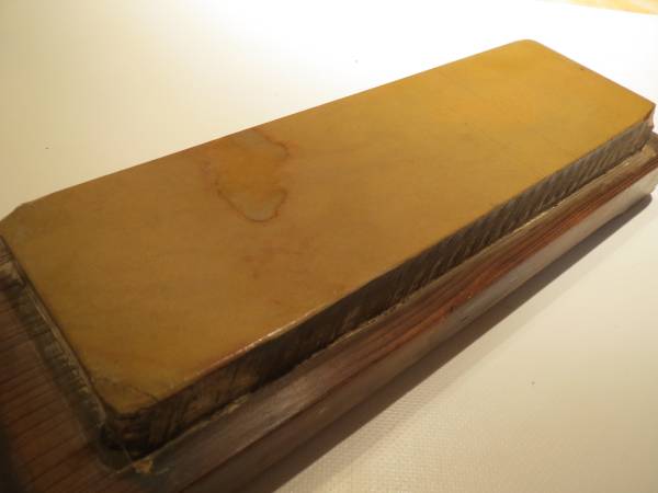 天然砥石 　京都　中山　木台付　