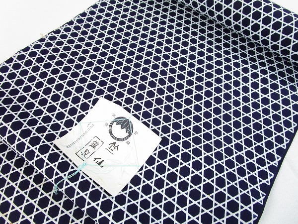 着物ふぁんた▼【竺仙鑑製】浴衣反物　籠目柄　濃紺地　 d2055