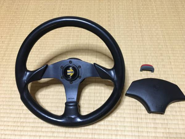 【値下げ】MOMO ステアリング TYP D36 モモ レザー ステアリング MOMO TYP D36 直径36cm