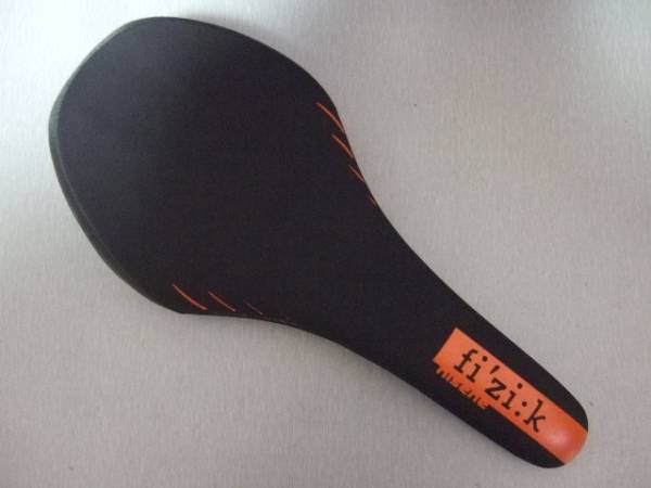 フィジーク NISENE ニゼーネ Mg 黒/オレンジ 未使用