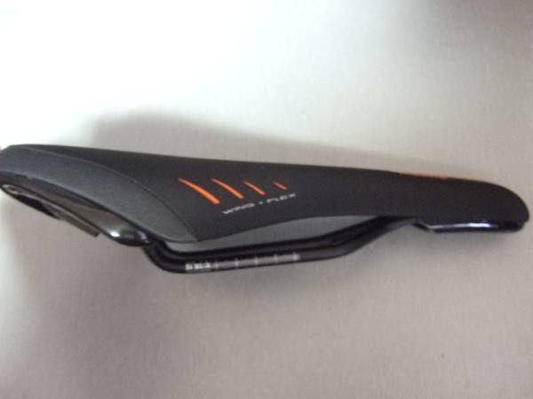 フィジーク NISENE ニゼーネ Mg 黒/オレンジ 未使用