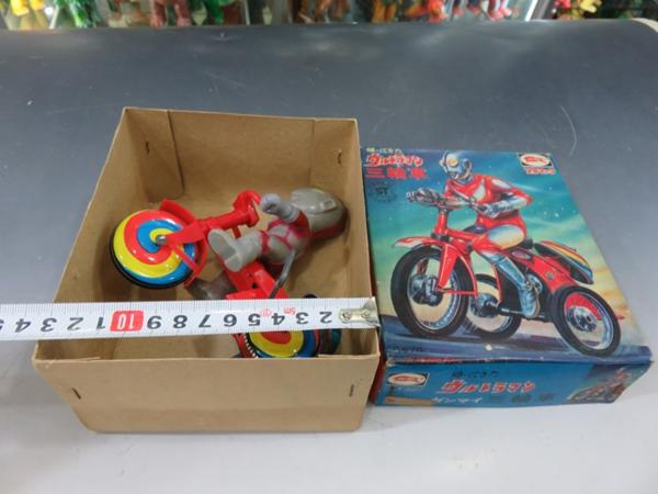 ブルマァク 帰ってきた ウルトラマン 三輪車 ブリキ ソフビ 【公式通販】
