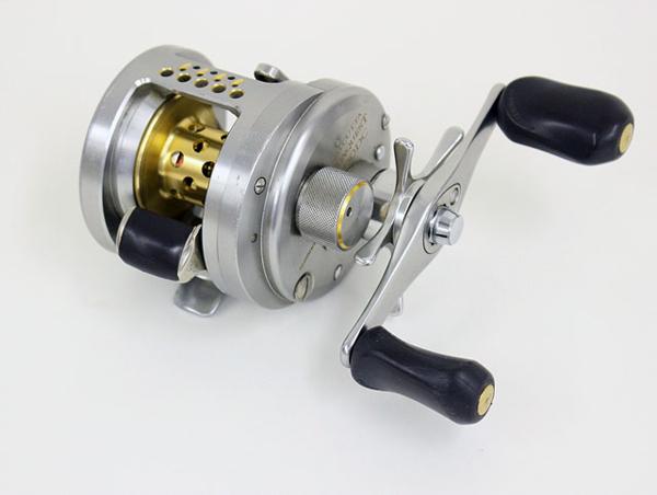 シマノ カルカッタコンクエスト 200DC