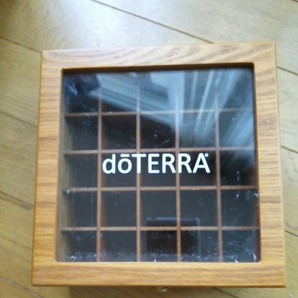 ドテラアロマオイルとケースも。