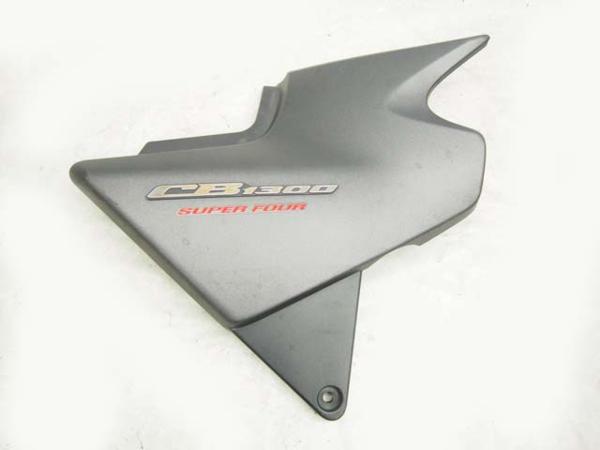 割れ欠け無03-09年SC54前期CB1300SF純正サイドカバー右 【公式通販】