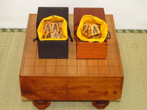 天竜作・伯山作島黄楊天童楷書彫駒2組と本桂 天竜作・伯山作島黄楊天童楷書彫駒2組と本桂