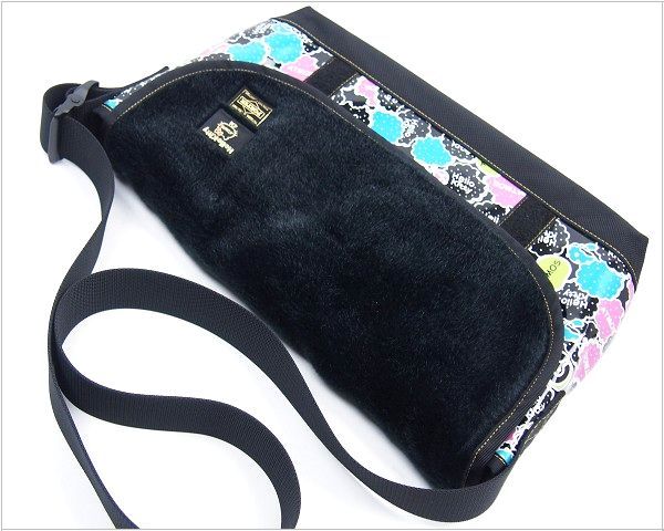 美品 PORTER×ATMOS×ハローキティ メッセンジャーバッグ 608303