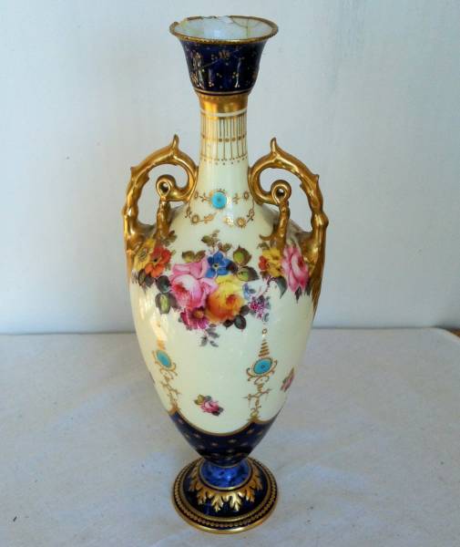 アールヌーボー　Ｃ　ダービー金彩ハンドペイント壺