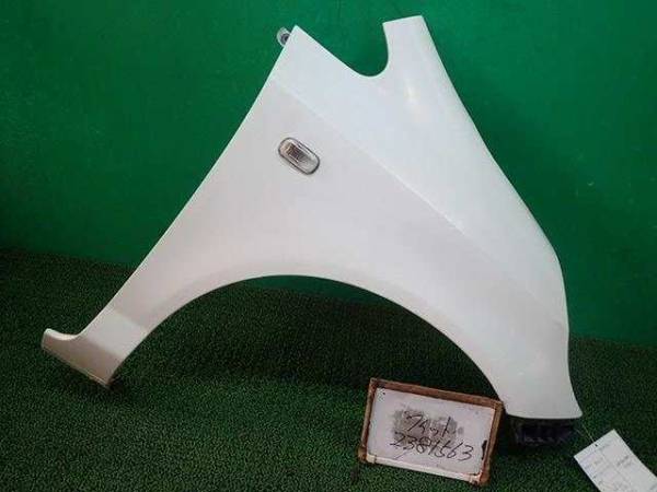 H17　フィット　GD1　 フェンダー右　　NH578　即決