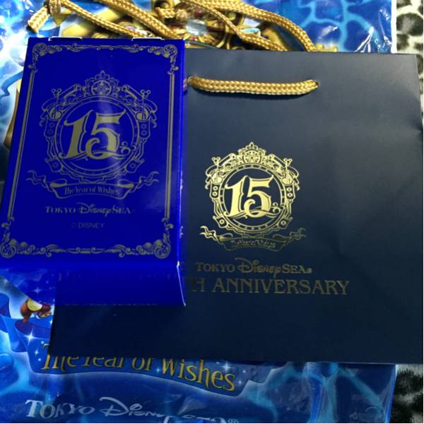 東京ディズニーシー 15周年記念 1500個限定G-SHOCK白新品定価～ に興味
